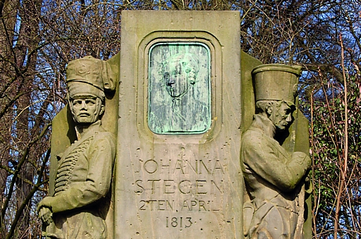 Denkmal_fuer_Johanna_Stegen.jpg